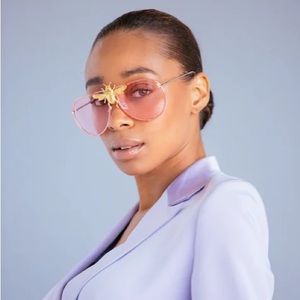 Nroda I’ll Be Rich Forever Bee Sunglasses - primary Edition in Rose Pink